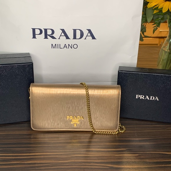 Authentic Prada Crossbody / Wallet on Chain - Picture 2 of 16